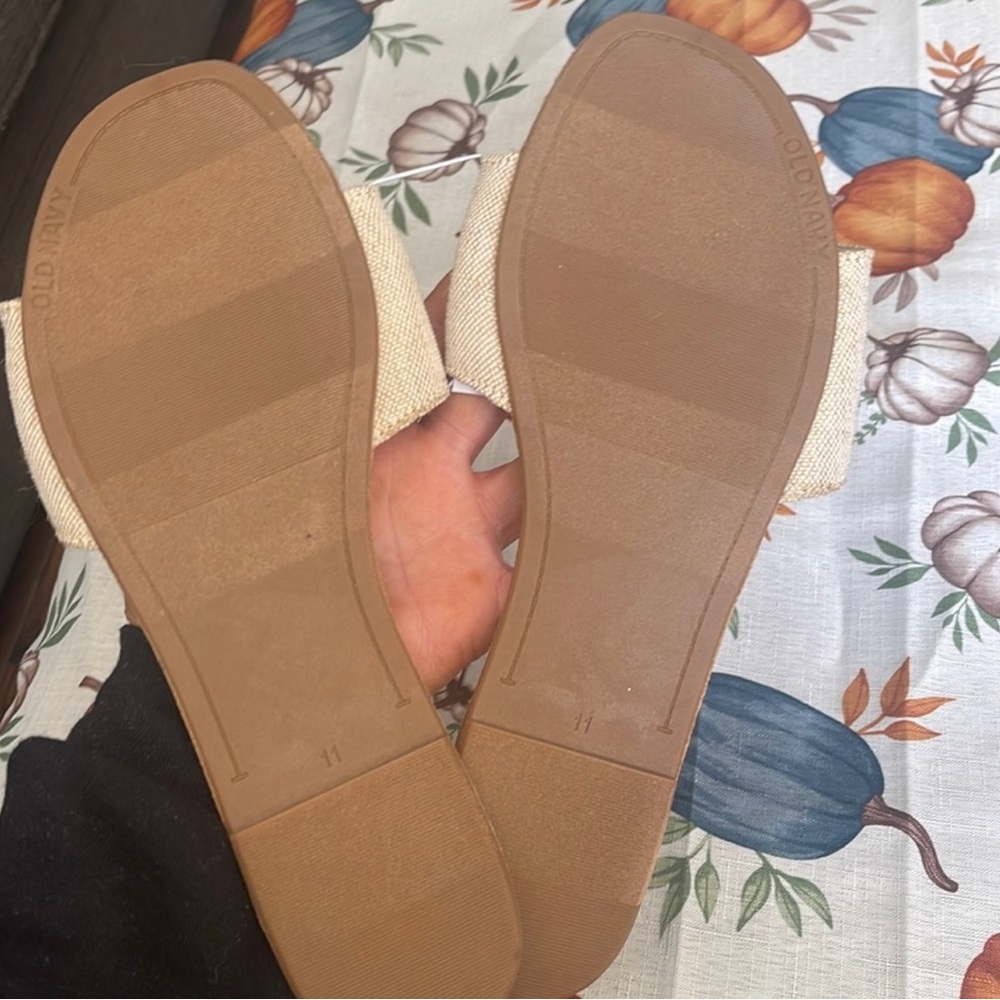 Old Navy Fabric Slide Sandals - Picture 6 of 6